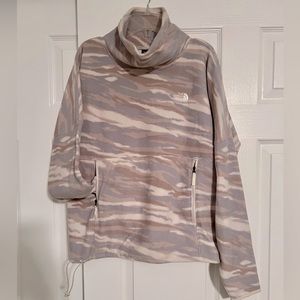 The Northface woman’s pullover fleece